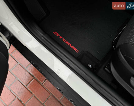 Белый Киа Stonic, объемом двигателя 1.4 л и пробегом 24 тыс. км за 17500 $, фото 53 на Automoto.ua