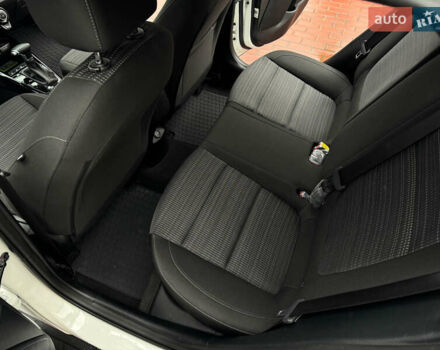 Белый Киа Stonic, объемом двигателя 1.4 л и пробегом 24 тыс. км за 17500 $, фото 27 на Automoto.ua