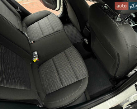 Белый Киа Stonic, объемом двигателя 1.4 л и пробегом 24 тыс. км за 17500 $, фото 28 на Automoto.ua