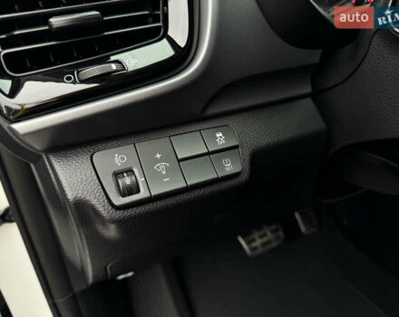 Белый Киа Stonic, объемом двигателя 1.4 л и пробегом 24 тыс. км за 17500 $, фото 47 на Automoto.ua