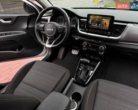 Белый Киа Stonic, объемом двигателя 1.4 л и пробегом 24 тыс. км за 17500 $, фото 25 на Automoto.ua