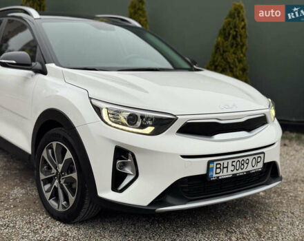 Белый Киа Stonic, объемом двигателя 1.4 л и пробегом 24 тыс. км за 17500 $, фото 7 на Automoto.ua