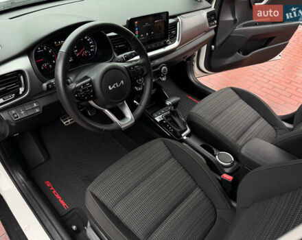 Белый Киа Stonic, объемом двигателя 1.4 л и пробегом 24 тыс. км за 17500 $, фото 26 на Automoto.ua
