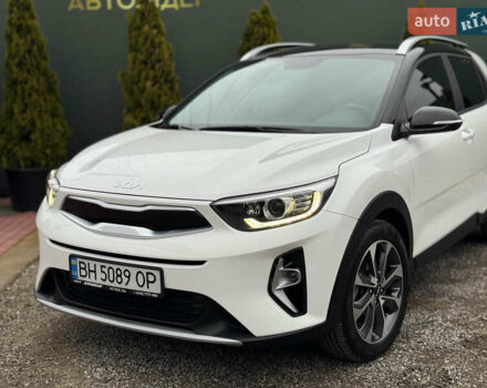 Белый Киа Stonic, объемом двигателя 1.4 л и пробегом 24 тыс. км за 17500 $, фото 6 на Automoto.ua