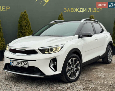 Белый Киа Stonic, объемом двигателя 1.4 л и пробегом 24 тыс. км за 17500 $, фото 1 на Automoto.ua