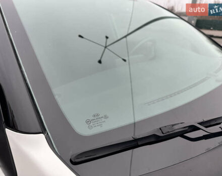 Белый Киа Stonic, объемом двигателя 1.4 л и пробегом 54 тыс. км за 17800 $, фото 16 на Automoto.ua
