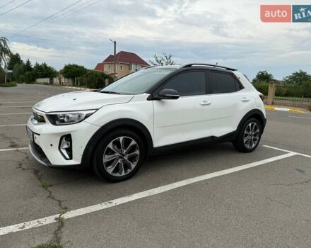 Белый Киа Stonic, объемом двигателя 1.37 л и пробегом 48 тыс. км за 14900 $, фото 1 на Automoto.ua