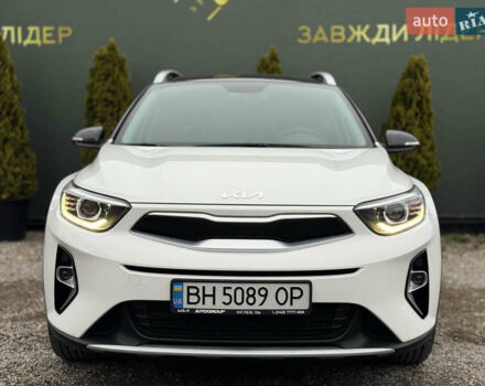 Белый Киа Stonic, объемом двигателя 1.4 л и пробегом 24 тыс. км за 17500 $, фото 4 на Automoto.ua