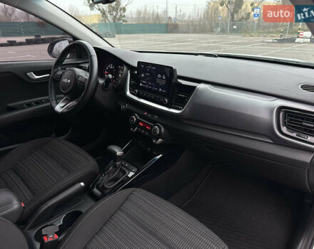 Белый Киа Stonic, объемом двигателя 1.4 л и пробегом 54 тыс. км за 17800 $, фото 10 на Automoto.ua