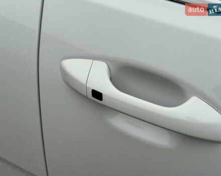 Белый Киа Stonic, объемом двигателя 1.4 л и пробегом 24 тыс. км за 17500 $, фото 17 на Automoto.ua