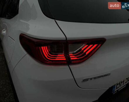 Белый Киа Stonic, объемом двигателя 1.4 л и пробегом 24 тыс. км за 17500 $, фото 15 на Automoto.ua