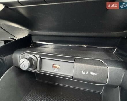 Белый Киа Stonic, объемом двигателя 1.37 л и пробегом 18 тыс. км за 19700 $, фото 68 на Automoto.ua