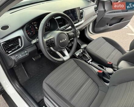 Белый Киа Stonic, объемом двигателя 1.37 л и пробегом 18 тыс. км за 19700 $, фото 51 на Automoto.ua