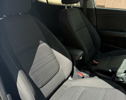 Белый Киа Stonic, объемом двигателя 1.4 л и пробегом 16 тыс. км за 22000 $, фото 7 на Automoto.ua