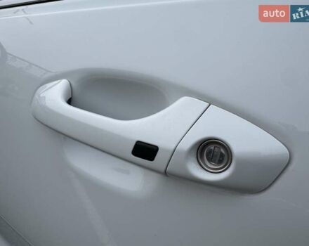 Белый Киа Stonic, объемом двигателя 1.37 л и пробегом 18 тыс. км за 19700 $, фото 22 на Automoto.ua
