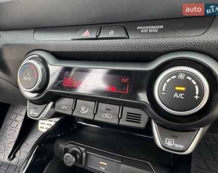 Белый Киа Stonic, объемом двигателя 1.37 л и пробегом 18 тыс. км за 19700 $, фото 70 на Automoto.ua