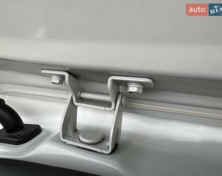 Белый Киа Stonic, объемом двигателя 1.37 л и пробегом 18 тыс. км за 19700 $, фото 25 на Automoto.ua