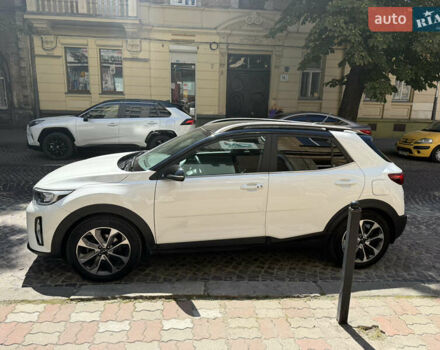 Белый Киа Stonic, объемом двигателя 1.4 л и пробегом 16 тыс. км за 22000 $, фото 1 на Automoto.ua