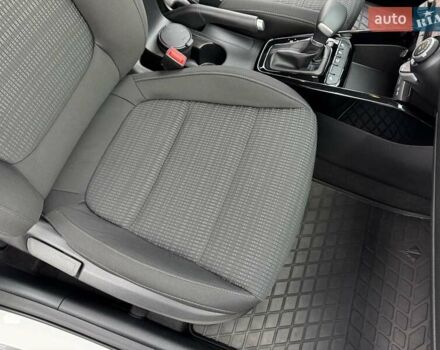 Белый Киа Stonic, объемом двигателя 1.37 л и пробегом 18 тыс. км за 19700 $, фото 54 на Automoto.ua