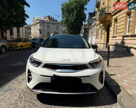 Белый Киа Stonic, объемом двигателя 1.4 л и пробегом 16 тыс. км за 22000 $, фото 2 на Automoto.ua