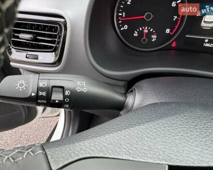 Белый Киа Stonic, объемом двигателя 1.37 л и пробегом 18 тыс. км за 19700 $, фото 50 на Automoto.ua