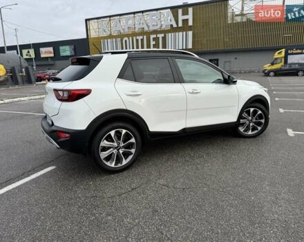 Белый Киа Stonic, объемом двигателя 1.37 л и пробегом 18 тыс. км за 19700 $, фото 6 на Automoto.ua