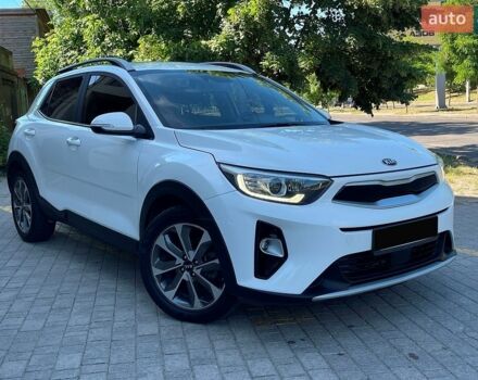 Белый Киа Stonic, объемом двигателя 1.6 л и пробегом 45 тыс. км за 15300 $, фото 1 на Automoto.ua