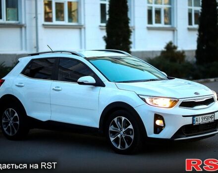 Белый Киа Stonic, объемом двигателя 1.6 л и пробегом 170 тыс. км за 15500 $, фото 1 на Automoto.ua