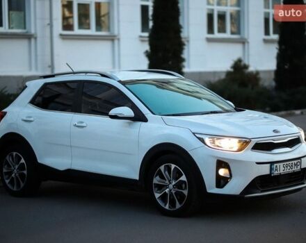 Білий Кіа Stonic, об'ємом двигуна 1.58 л та пробігом 170 тис. км за 15500 $, фото 1 на Automoto.ua
