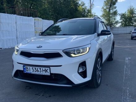 Кіа Stonic 2017 у Кременчуге на Automoto.ua Білий Кіа Stonic, об'ємом двигуна 1.6 л та пробігом 90 тис. км за 16100 $, фото 1 на Automoto.ua