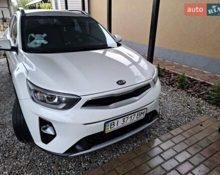 Білий Кіа Stonic, об'ємом двигуна 1.37 л та пробігом 75 тис. км за 13800 $, фото 1 на Automoto.ua