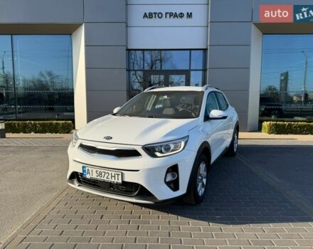 Белый Киа Stonic, объемом двигателя 1.37 л и пробегом 49 тыс. км за 14200 $, фото 1 на Automoto.ua