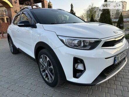 Білий Кіа Stonic, об'ємом двигуна 1.37 л та пробігом 78 тис. км за 14800 $, фото 1 на Automoto.ua