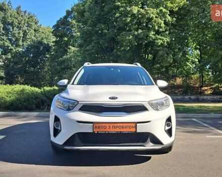 Білий Кіа Stonic, об'ємом двигуна 1.37 л та пробігом 137 тис. км за 13000 $, фото 1 на Automoto.ua