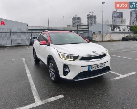 Білий Кіа Stonic, об'ємом двигуна 1.37 л та пробігом 63 тис. км за 16300 $, фото 1 на Automoto.ua