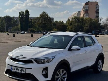 Білий Кіа Stonic, об'ємом двигуна 1.37 л та пробігом 51 тис. км за 14200 $, фото 1 на Automoto.ua
