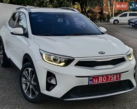 Білий Кіа Stonic, об'ємом двигуна 1.6 л та пробігом 164 тис. км за 15955 $, фото 1 на Automoto.ua