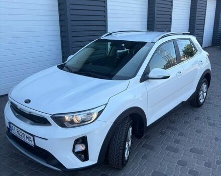 Белый Киа Stonic, объемом двигателя 1.37 л и пробегом 25 тыс. км за 15500 $, фото 1 на Automoto.ua