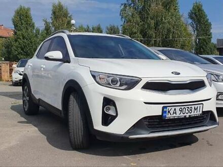 Белый Киа Stonic, объемом двигателя 1.58 л и пробегом 189 тыс. км за 15500 $, фото 1 на Automoto.ua
