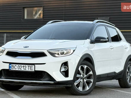 Белый Киа Stonic, объемом двигателя 1.4 л и пробегом 68 тыс. км за 15999 $, фото 1 на Automoto.ua