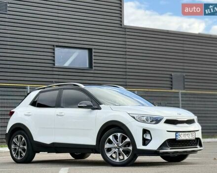 Білий Кіа Stonic, об'ємом двигуна 1.37 л та пробігом 68 тис. км за 17600 $, фото 1 на Automoto.ua