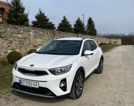 Белый Киа Stonic, объемом двигателя 1.6 л и пробегом 190 тыс. км за 17500 $, фото 1 на Automoto.ua