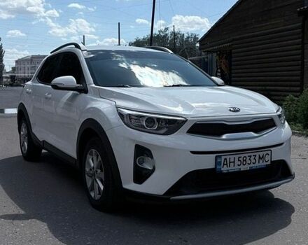 Белый Киа Stonic, объемом двигателя 1.37 л и пробегом 51 тыс. км за 16700 $, фото 1 на Automoto.ua
