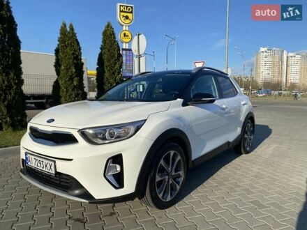 Кіа Stonic 2020 у Києві на Automoto.ua Білий Кіа Stonic, об'ємом двигуна 1.37 л та пробігом 34 тис. км за 18200 $, фото 1 на Automoto.ua