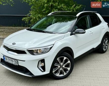 Белый Киа Stonic, объемом двигателя 1.37 л и пробегом 53 тыс. км за 18400 $, фото 1 на Automoto.ua