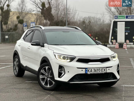 Белый Киа Stonic, объемом двигателя 1.4 л и пробегом 54 тыс. км за 17800 $, фото 1 на Automoto.ua