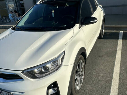 Білий Кіа Stonic, об'ємом двигуна 1.37 л та пробігом 50 тис. км за 17800 $, фото 1 на Automoto.ua