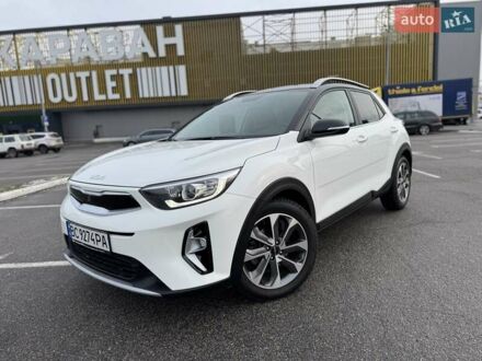 Белый Киа Stonic, объемом двигателя 1.37 л и пробегом 18 тыс. км за 19700 $, фото 1 на Automoto.ua