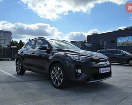 Коричневый Киа Stonic, объемом двигателя 1.37 л и пробегом 190 тыс. км за 14990 $, фото 3 на Automoto.ua