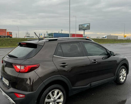 Коричневый Киа Stonic, объемом двигателя 1.37 л и пробегом 95 тыс. км за 17000 $, фото 6 на Automoto.ua